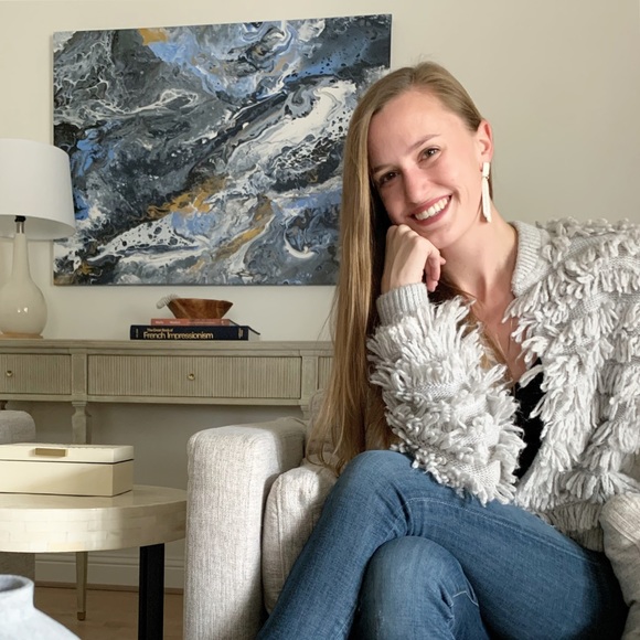 Meet your Posher, Hannah - Picture 2 of 3